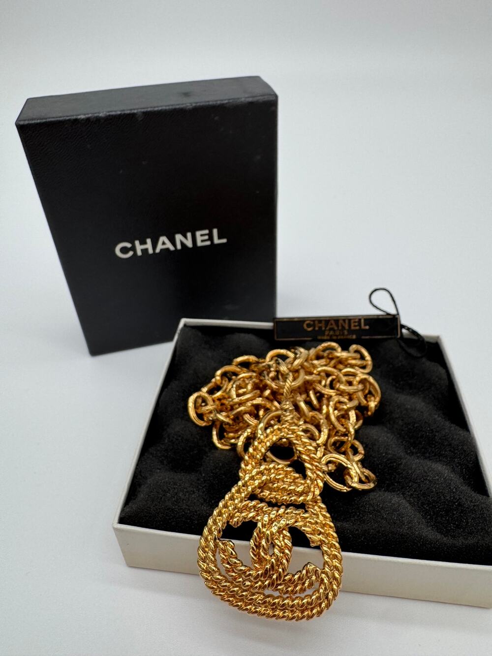 Vintage Chanel 93A Gold Tone Chain Rope Knot Pendant Necklace 1993